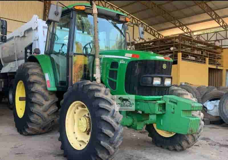 Trator agrícola John Deere 6125J 2014