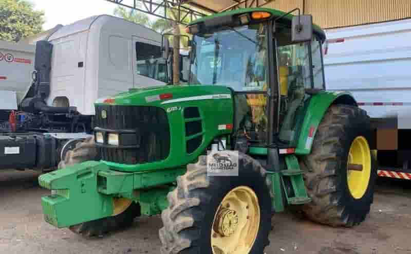Trator agrícola John Deere 6125J 2014