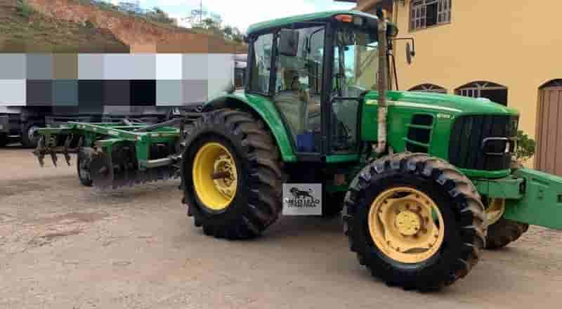 Trator agrícola John Deere 6125J 2014