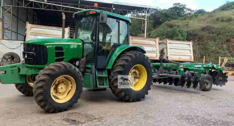 Trator agrícola John Deere 6125J 2014