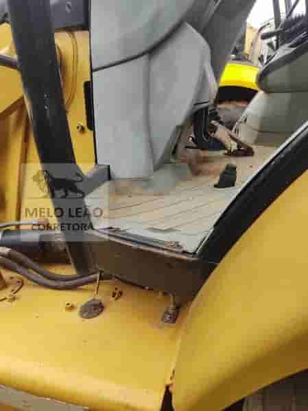 Retroescavadeira Caterpillar 416E 2013