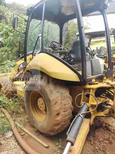 Retroescavadeira Caterpillar 416E 2013