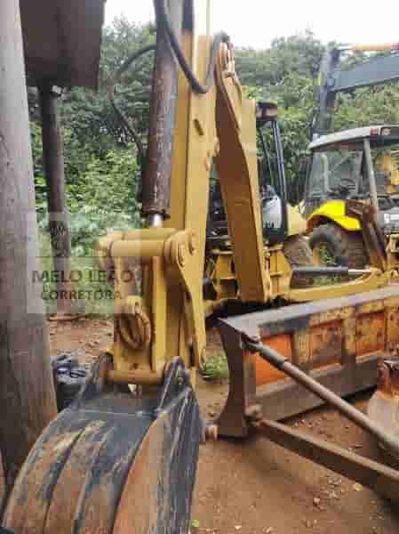 Retroescavadeira Caterpillar 416E 2013