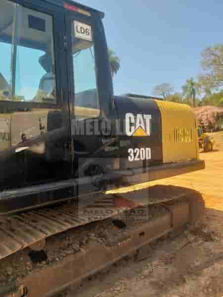Escavadeira Caterpillar 320D 2013
