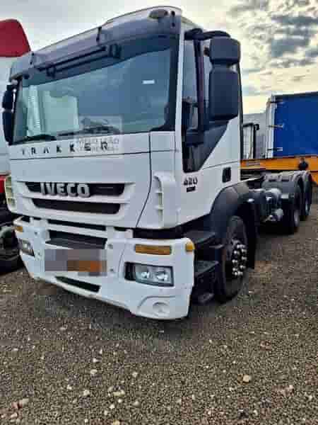 Caminhão Iveco Trakker 720T42TN 2011 - imagem de fundo