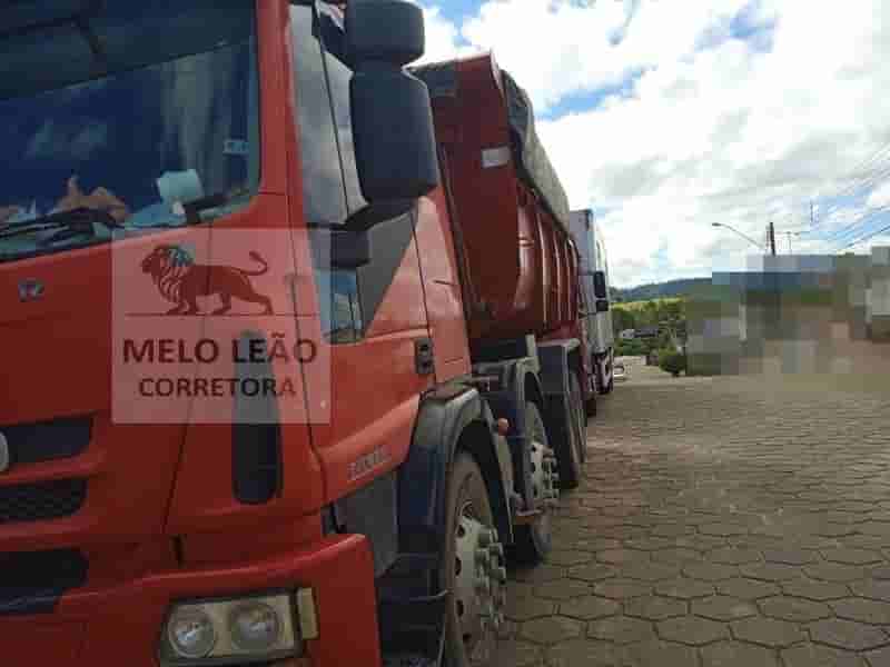 Caminhão Iveco 240E25 2011 - imagem de fundo
