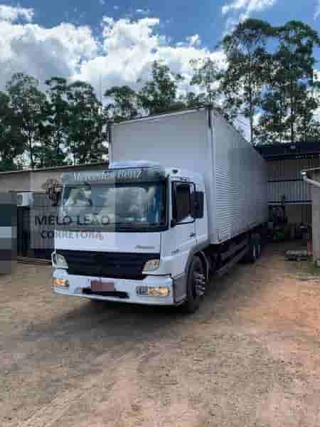Caminhão Mercedes Benz Atego 2428 2011 - imagem de fundo