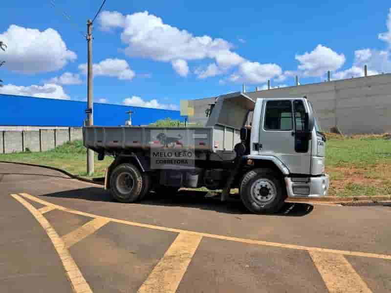 Caminhão Ford Cargo1317 2009 - imagem de fundo