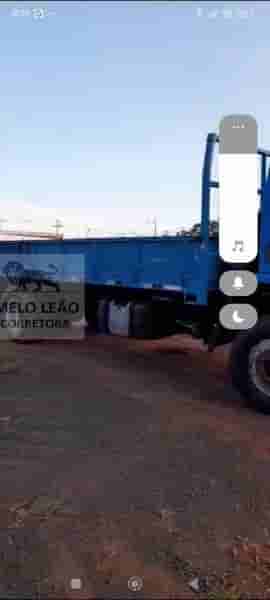 Caminhão Ford 1317-T 2009 - imagem de fundo