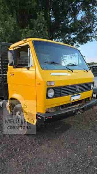 Caminhão Volkswagen 7-90S 1986 - imagem de fundo