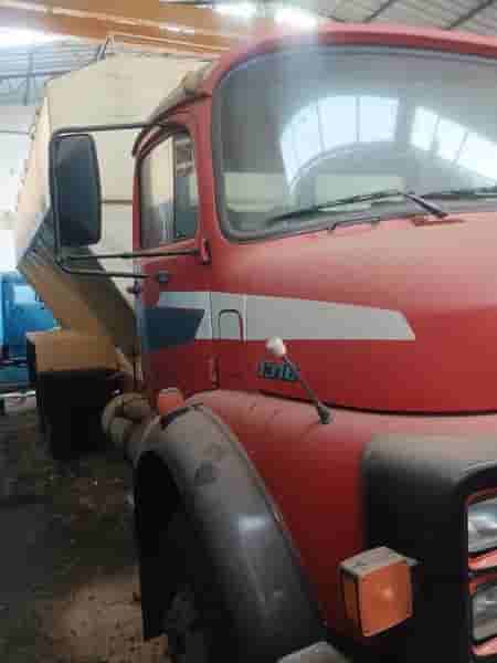 Caminhão Xupim Mercedes Benz 1316 6x2 1985 - imagem de fundo