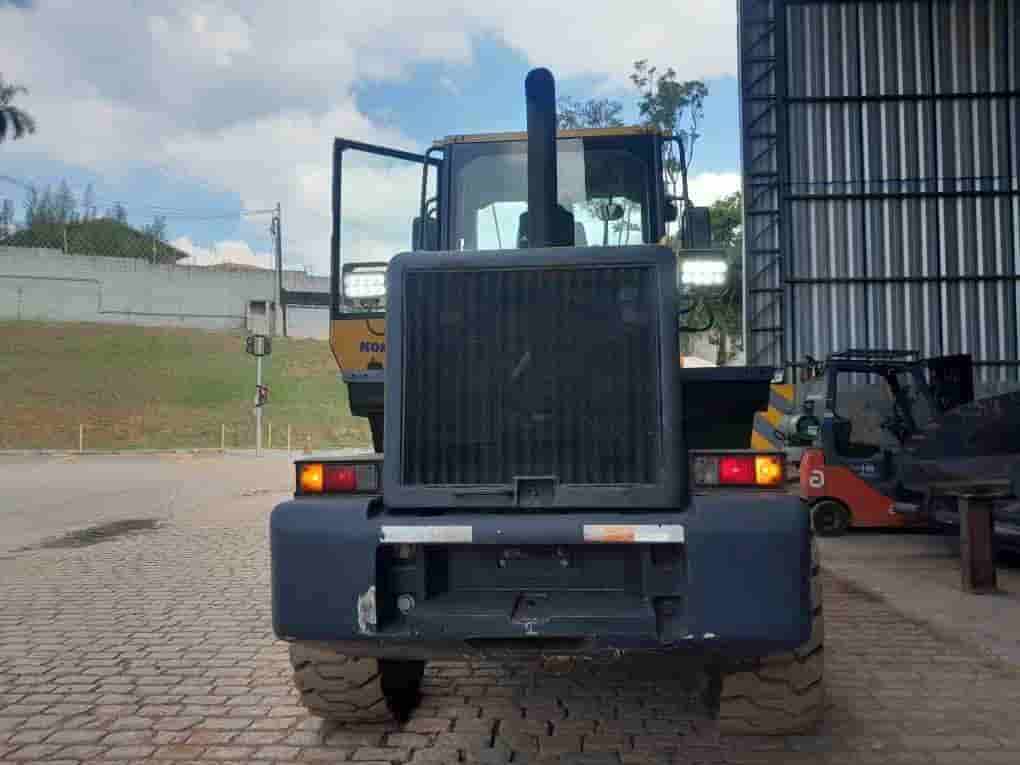 Pá Carregadeira Komatsu WA200 2018
