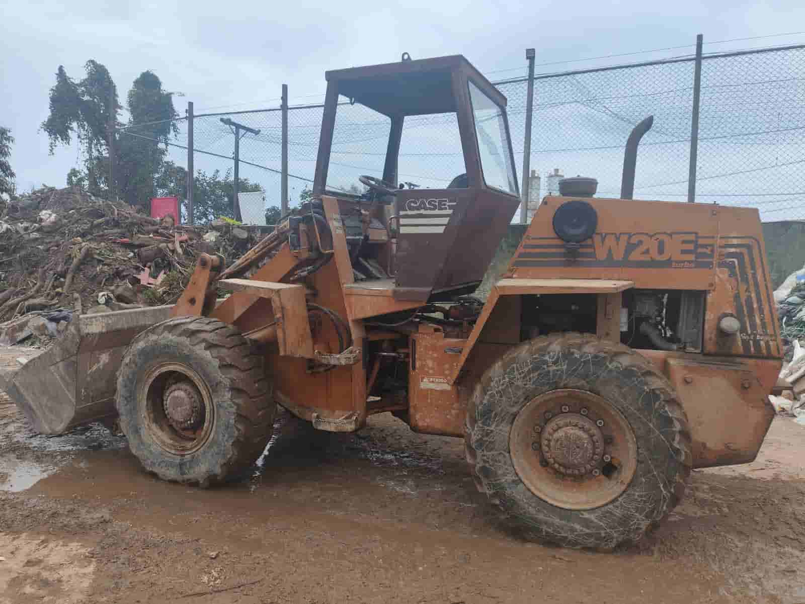 Pá Carregadeira Case W20E 1998