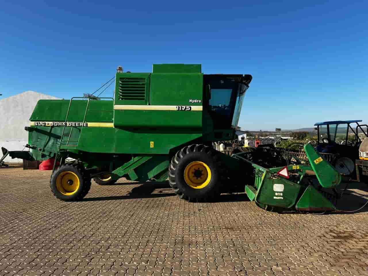 Colheitadeira John Deere JD 1175 2001 - imagem de fundo