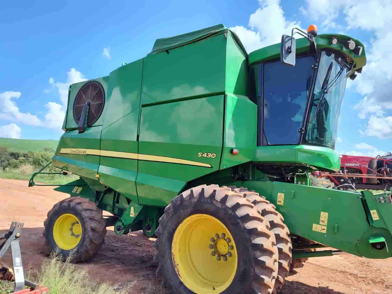 Colheitadeira John Deere S430 2017 - imagem de fundo
