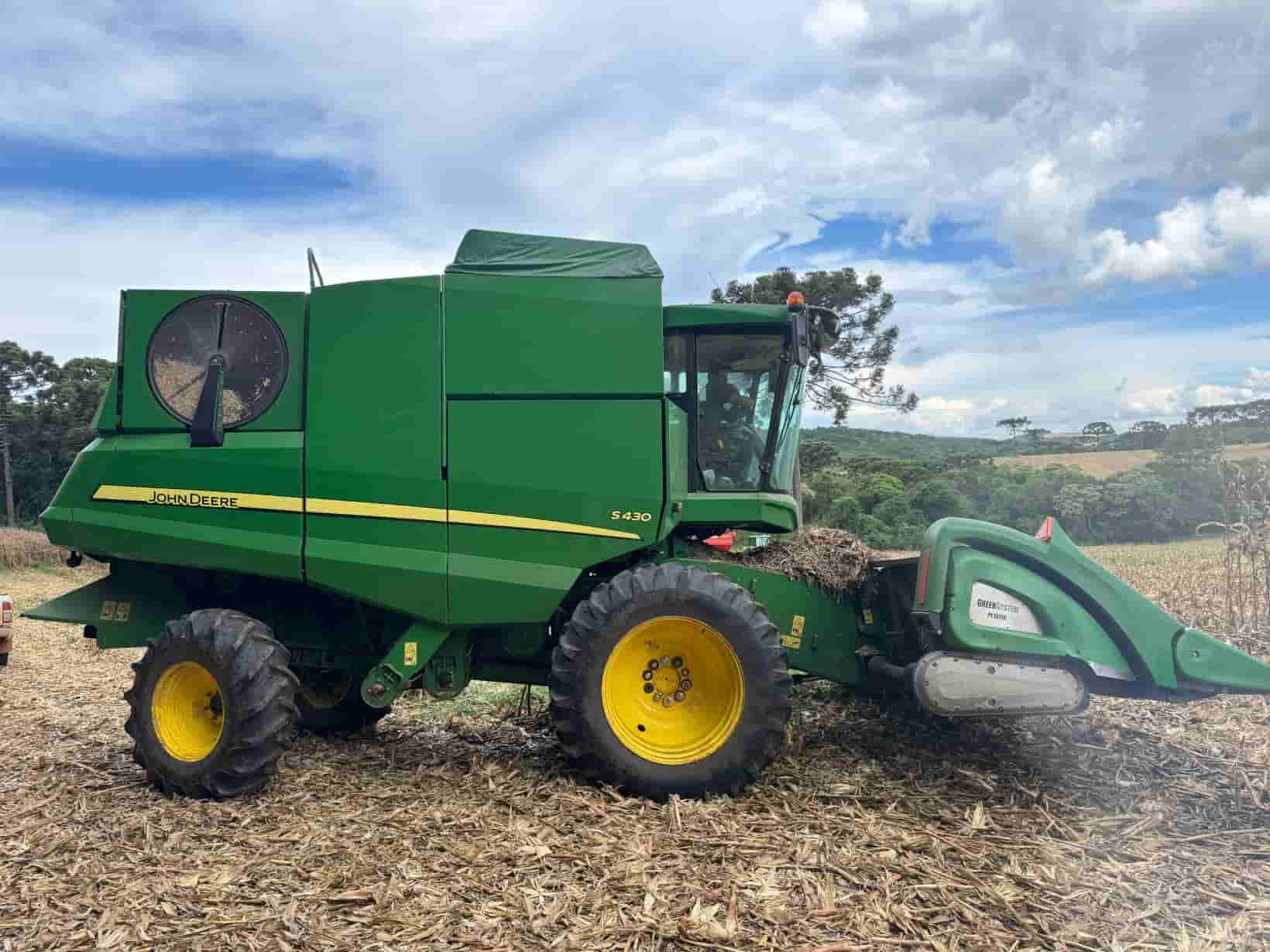 Colheitadeira John Deere S430 2017 - imagem de fundo