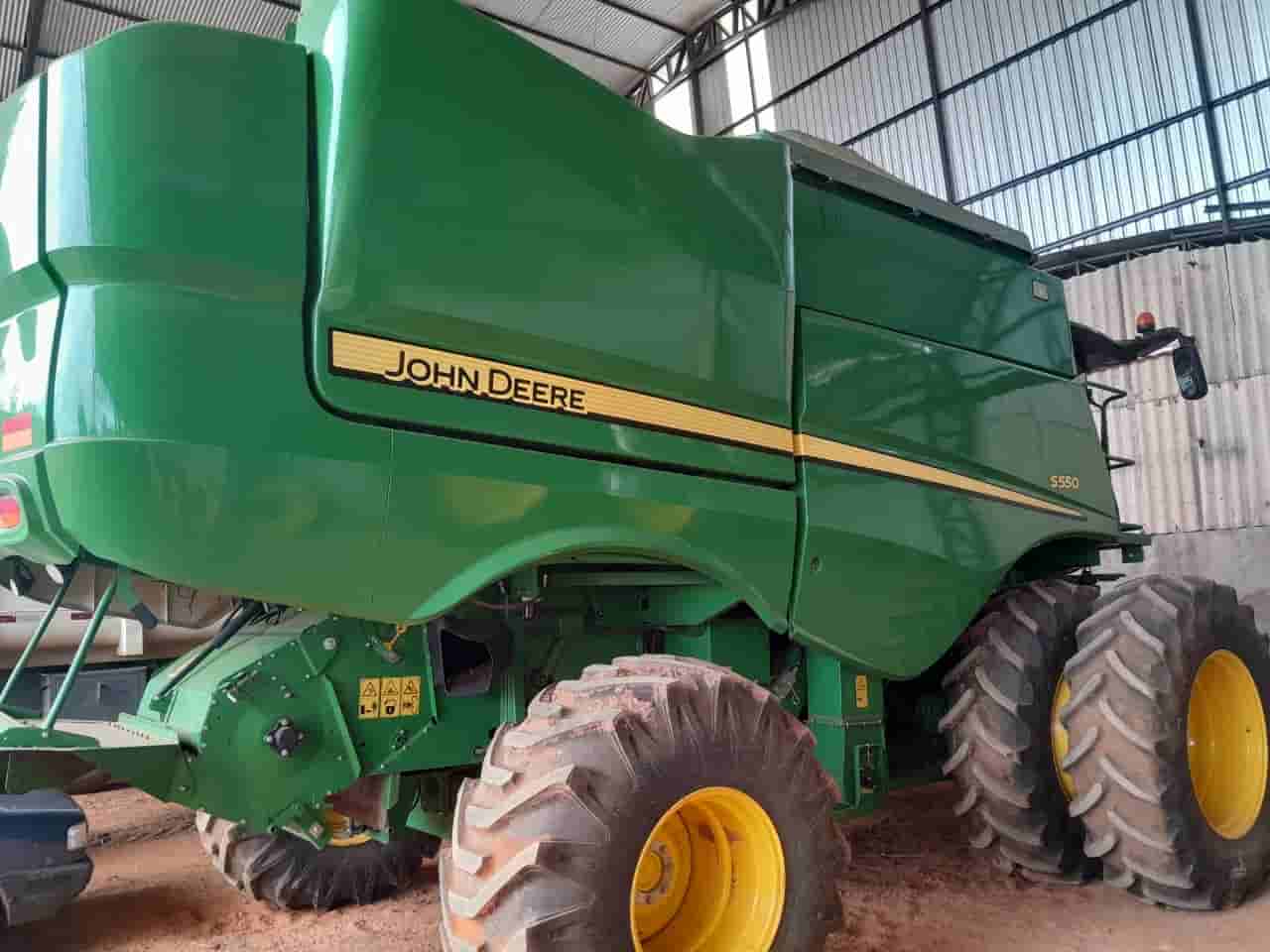 Colheitadeira John Deere S550 2020 - imagem de fundo