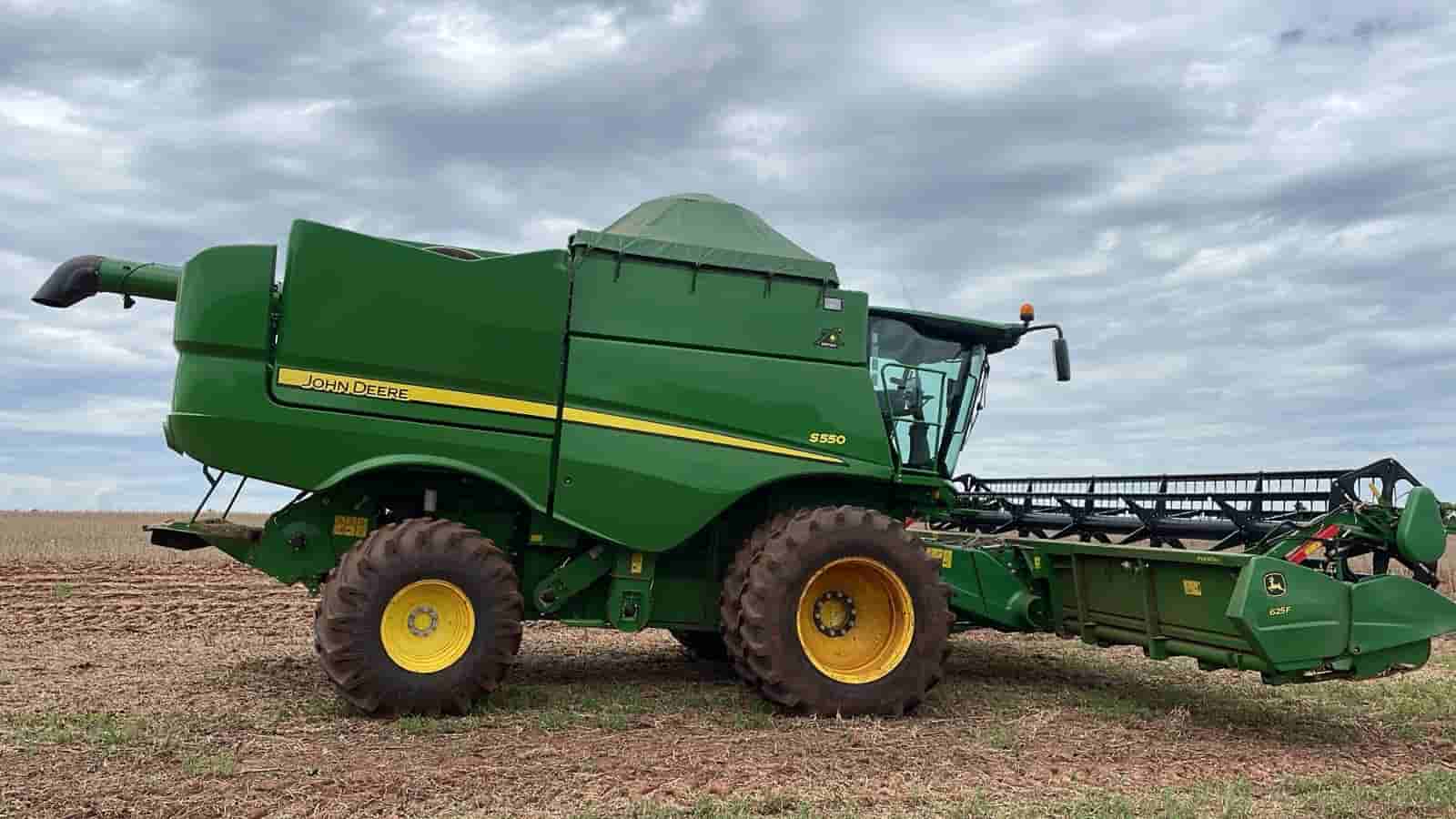 Colheitadeira John Deere S550 2022 - imagem de fundo