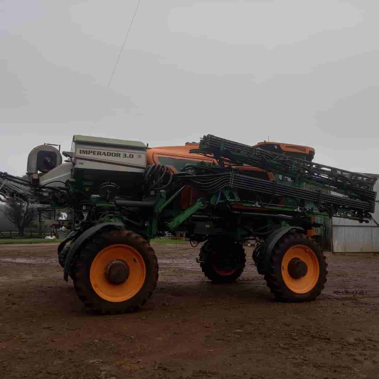 Distribuidores Autopropelidos Stara Imperador 3.0 2019 - imagem de fundo