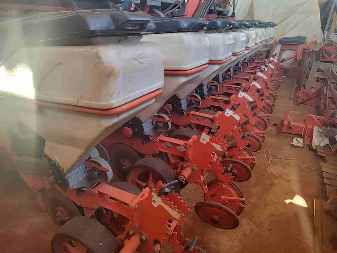 Plantadeira Kuhn PG1300 2013 - imagem de fundo