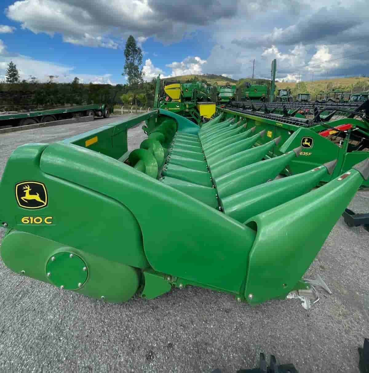 Plataformas para colheita John Deere 610C 2021 - imagem de fundo