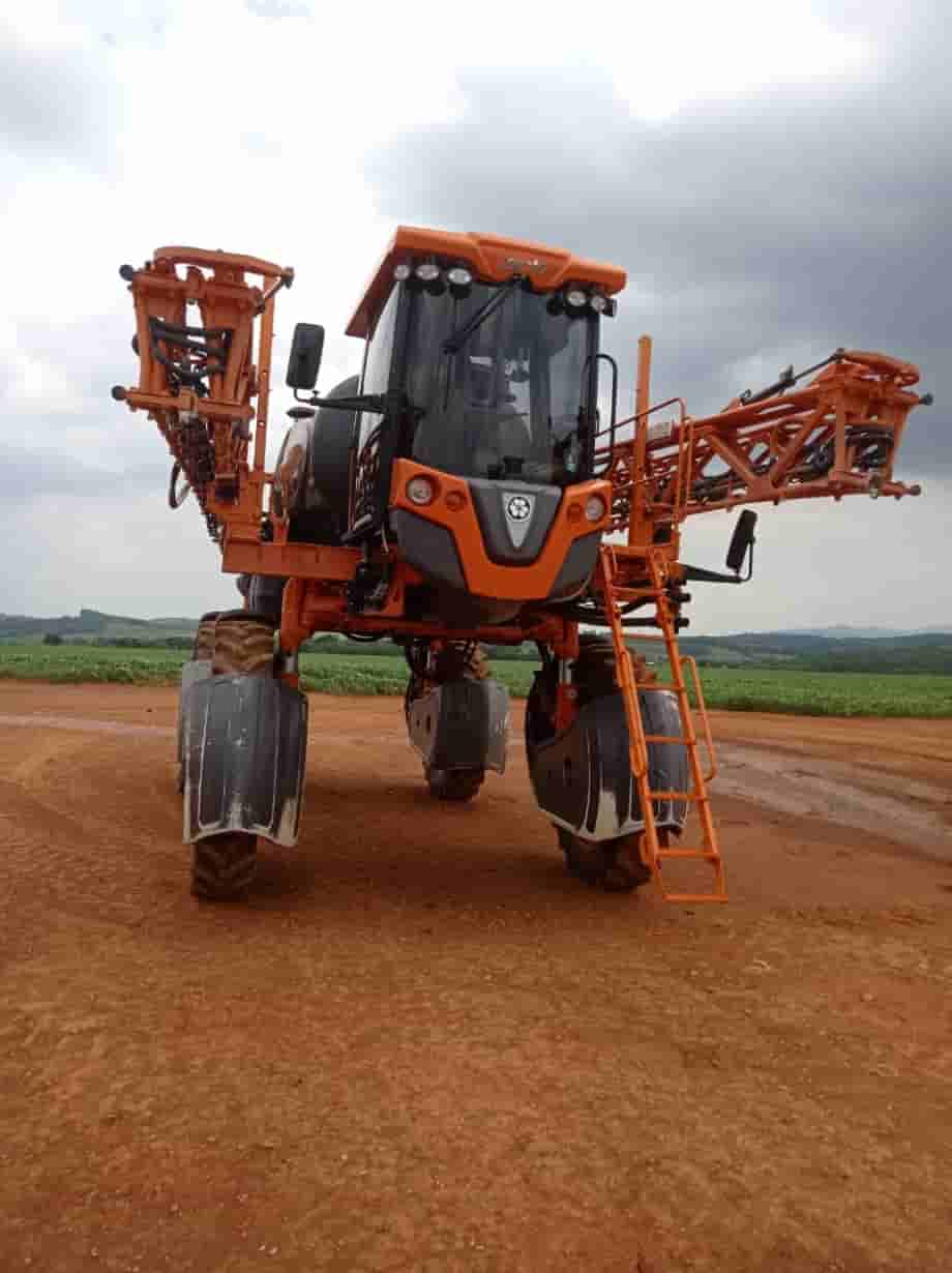 Pulverizador Autopropelido Jacto Uniport 3030 2015 - imagem de fundo