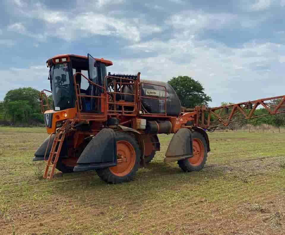 Pulverizador Autopropelido Jacto Uniport Star 2500 2013 - imagem de fundo