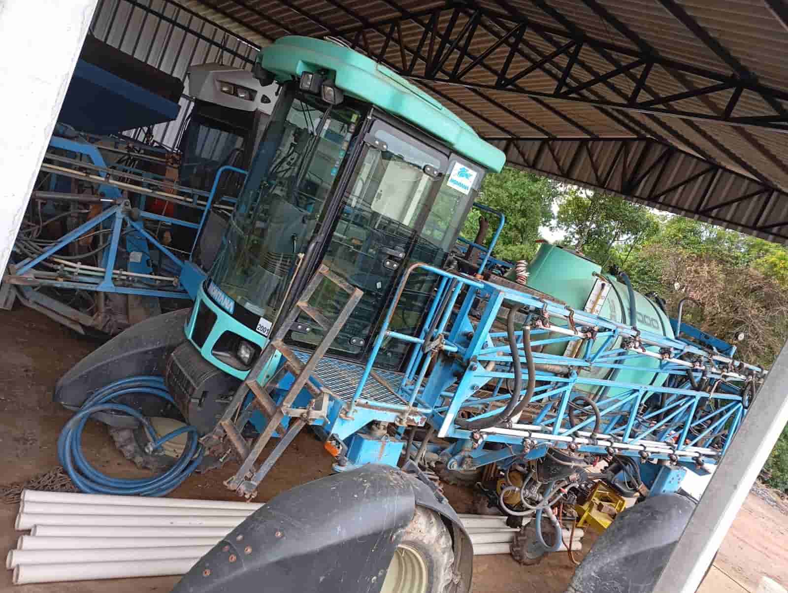 Pulverizador Autopropelido Montana Boxer 2012 - imagem de fundo