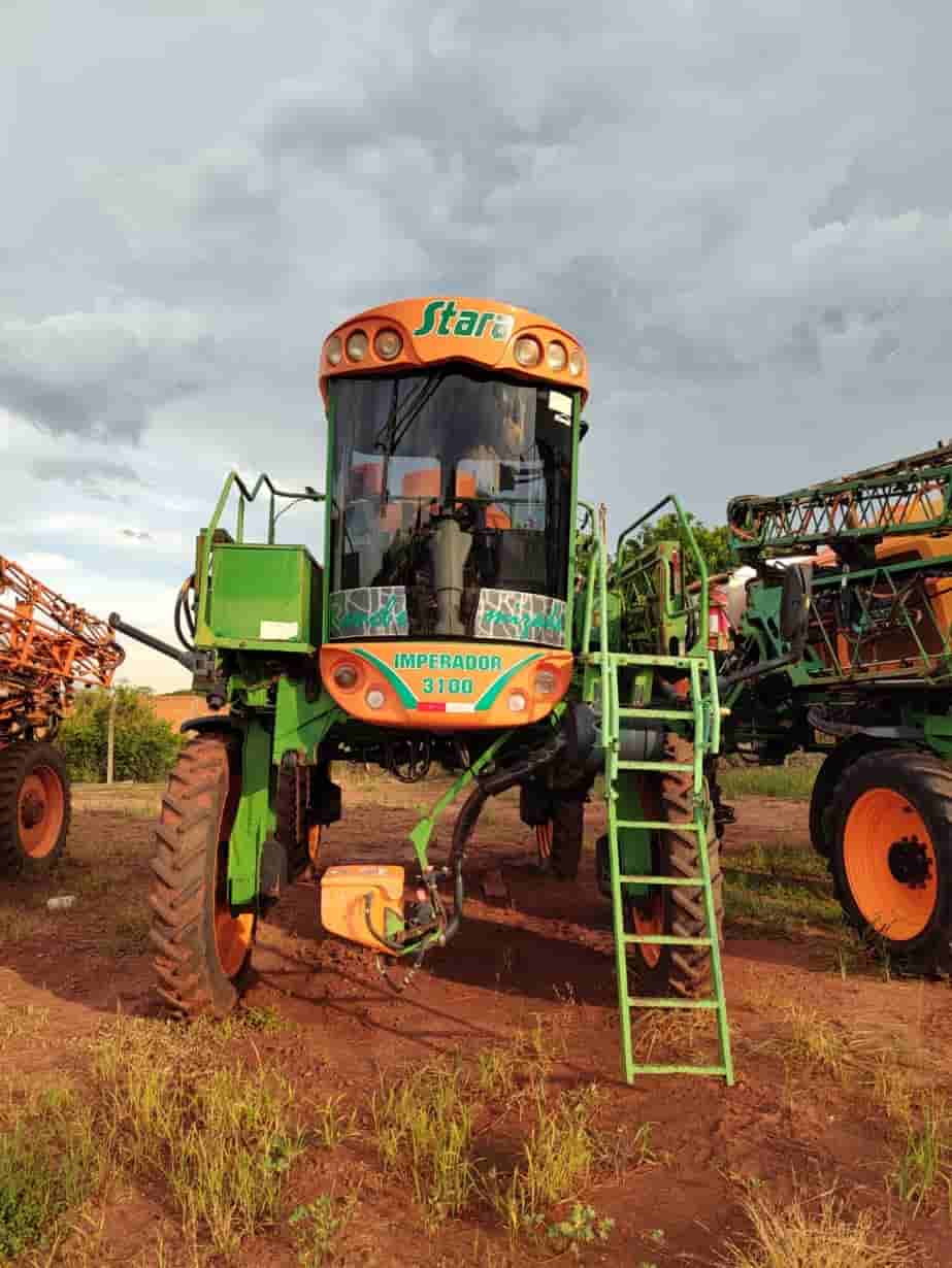 Pulverizador Autopropelido Stara IMPERADOR 3100 2013 - imagem de fundo