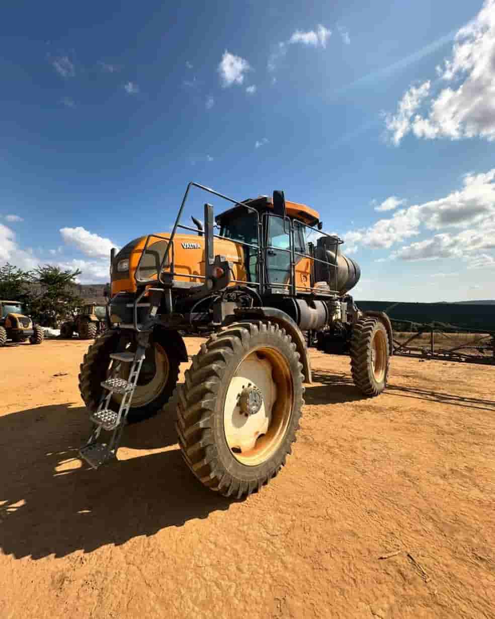 Pulverizador Autopropelido Valtra BS 3020 2016 - imagem de fundo