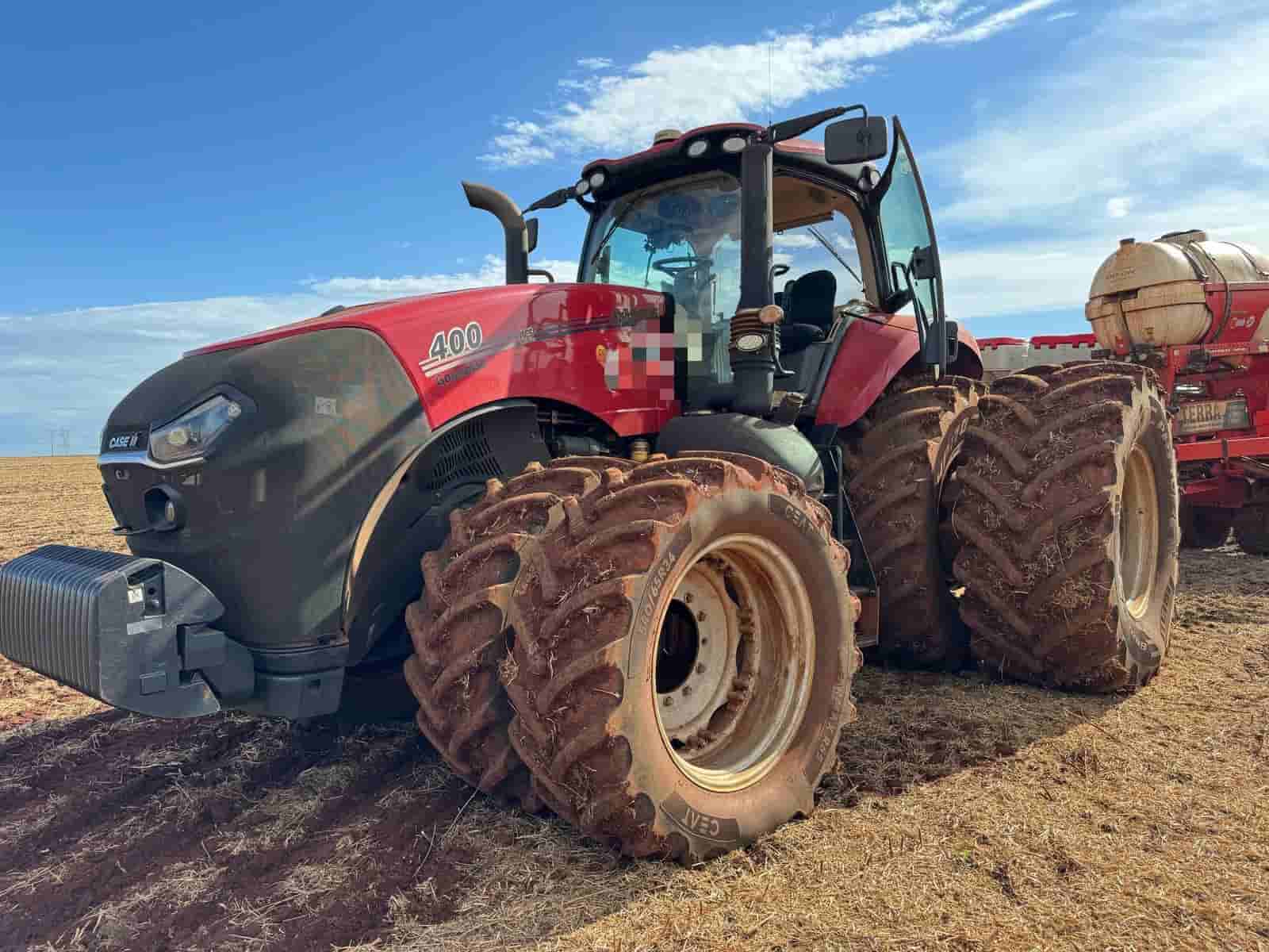 Trator agrícola Case 400 2023 - imagem de fundo