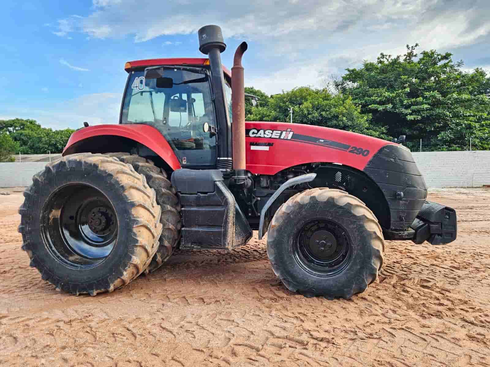 Trator agrícola Case magnum 290 2012 - imagem de fundo