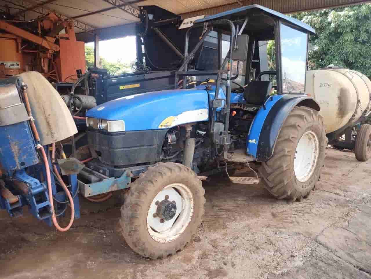 Trator agrícola New Holland TT3880 2018 - imagem de fundo