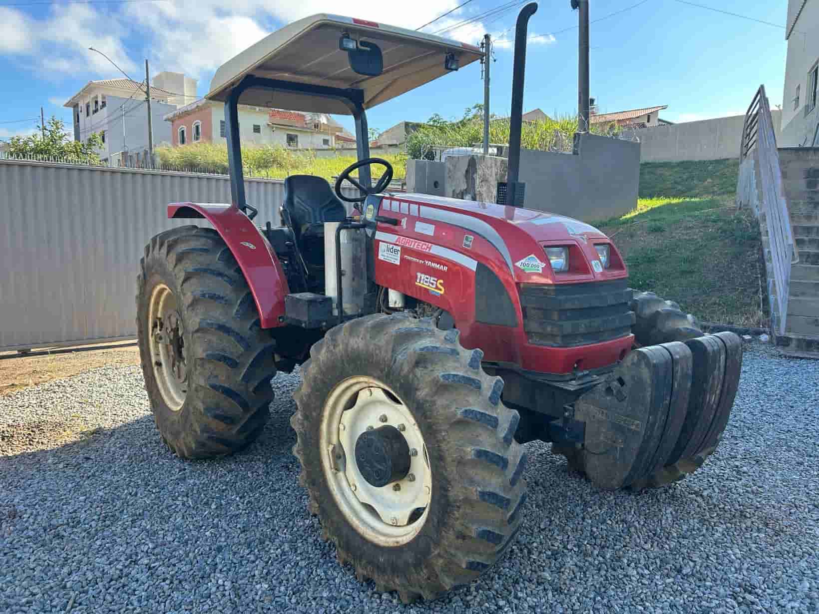 Trator agrícola Yanmar 1185 S 2016 - imagem de fundo