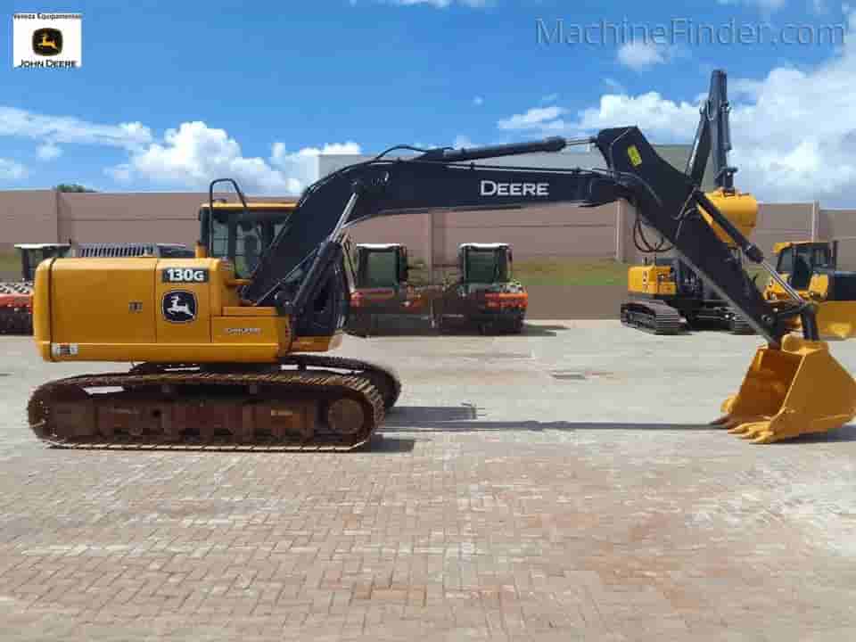 Escavadeira John Deere 130G 2022 - imagem de fundo