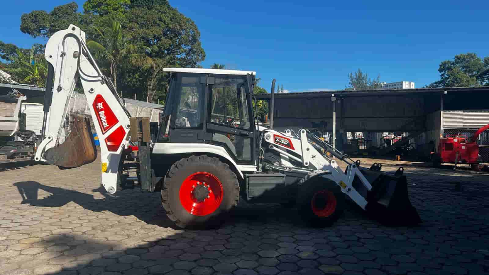Retroescavadeira Bobcat B760 2024