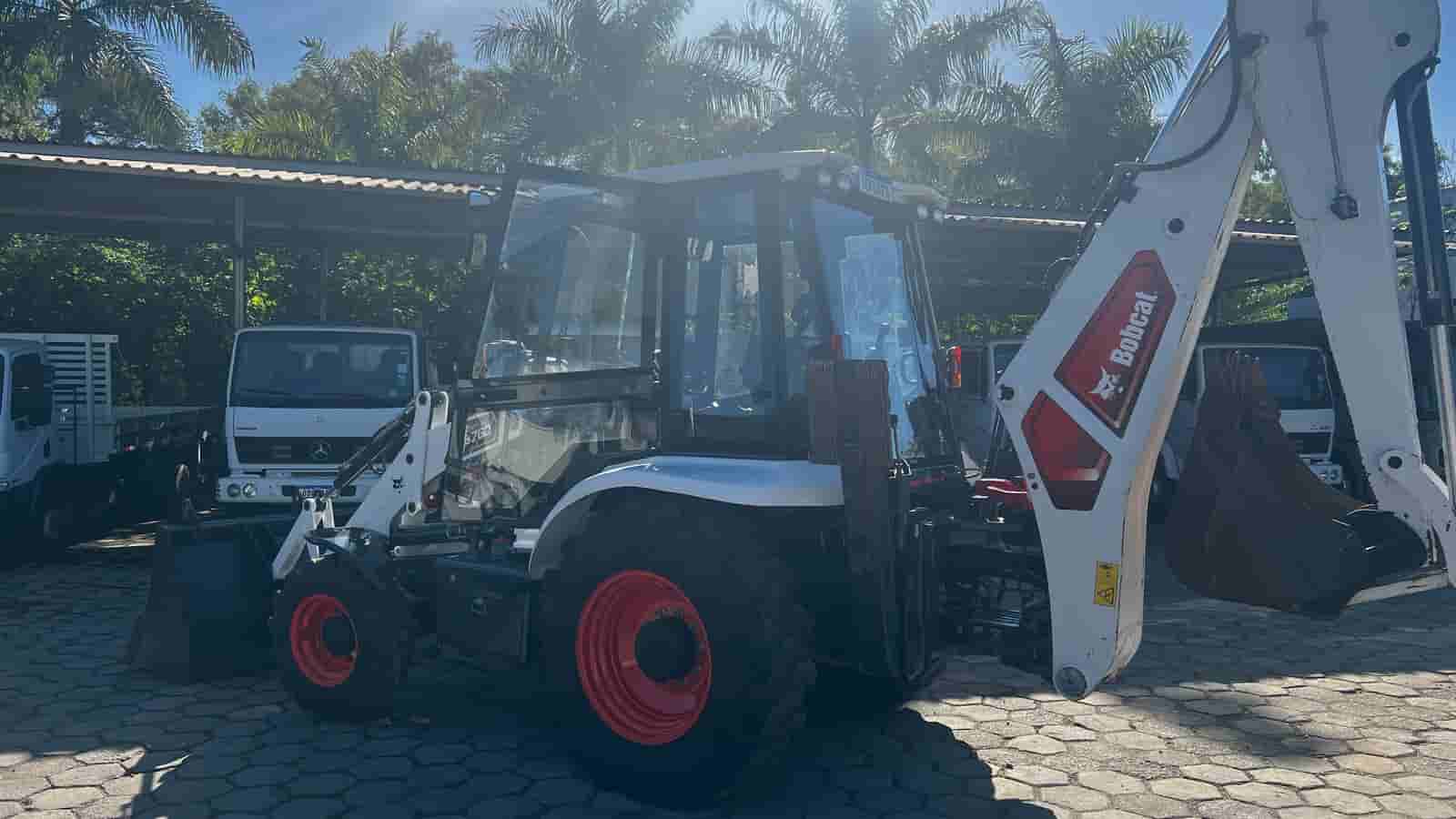 Retroescavadeira Bobcat B760 2024