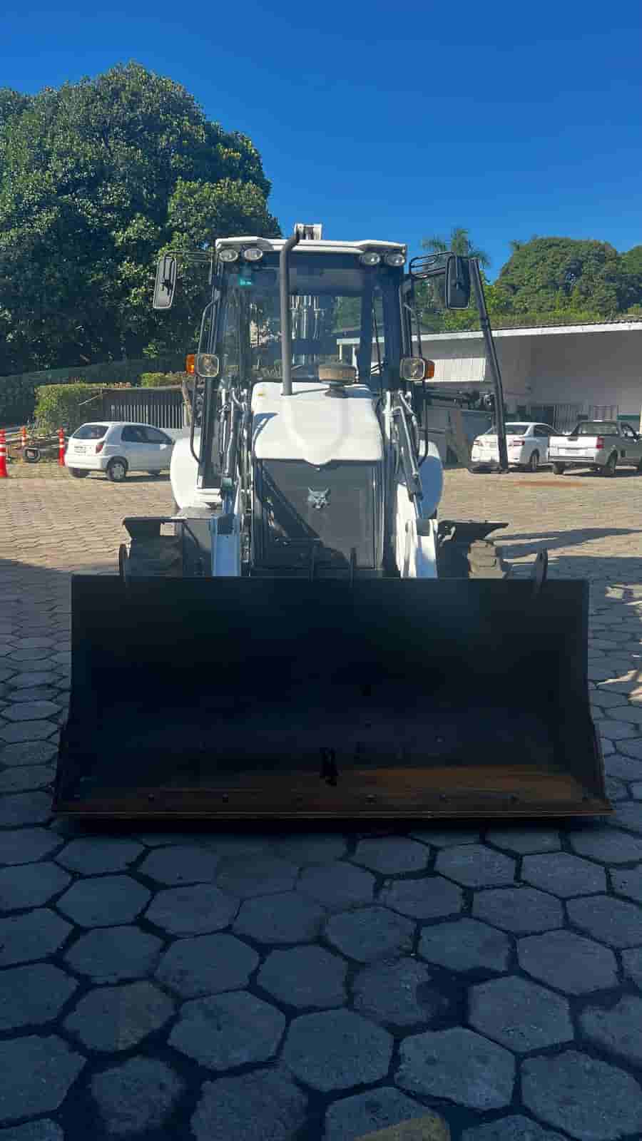 Retroescavadeira Bobcat B760 2024