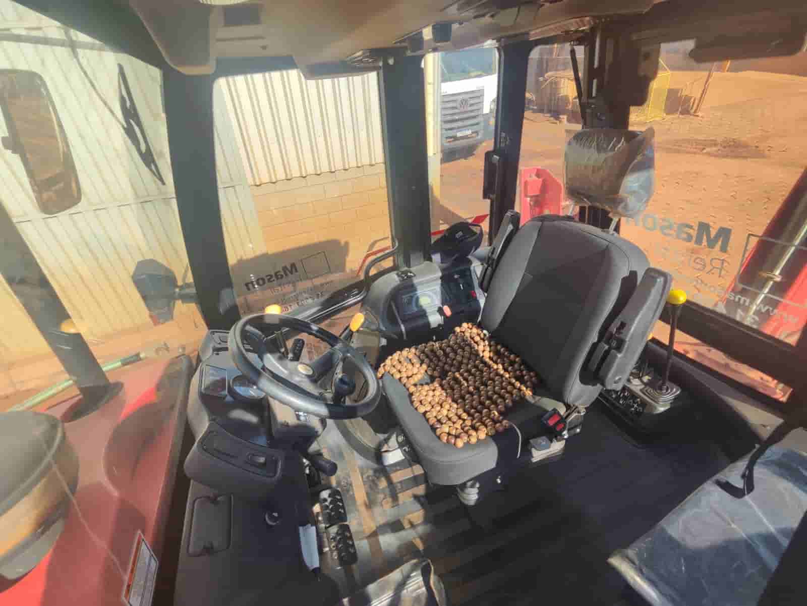 Retroescavadeira Manitou MBL-X-900 2023