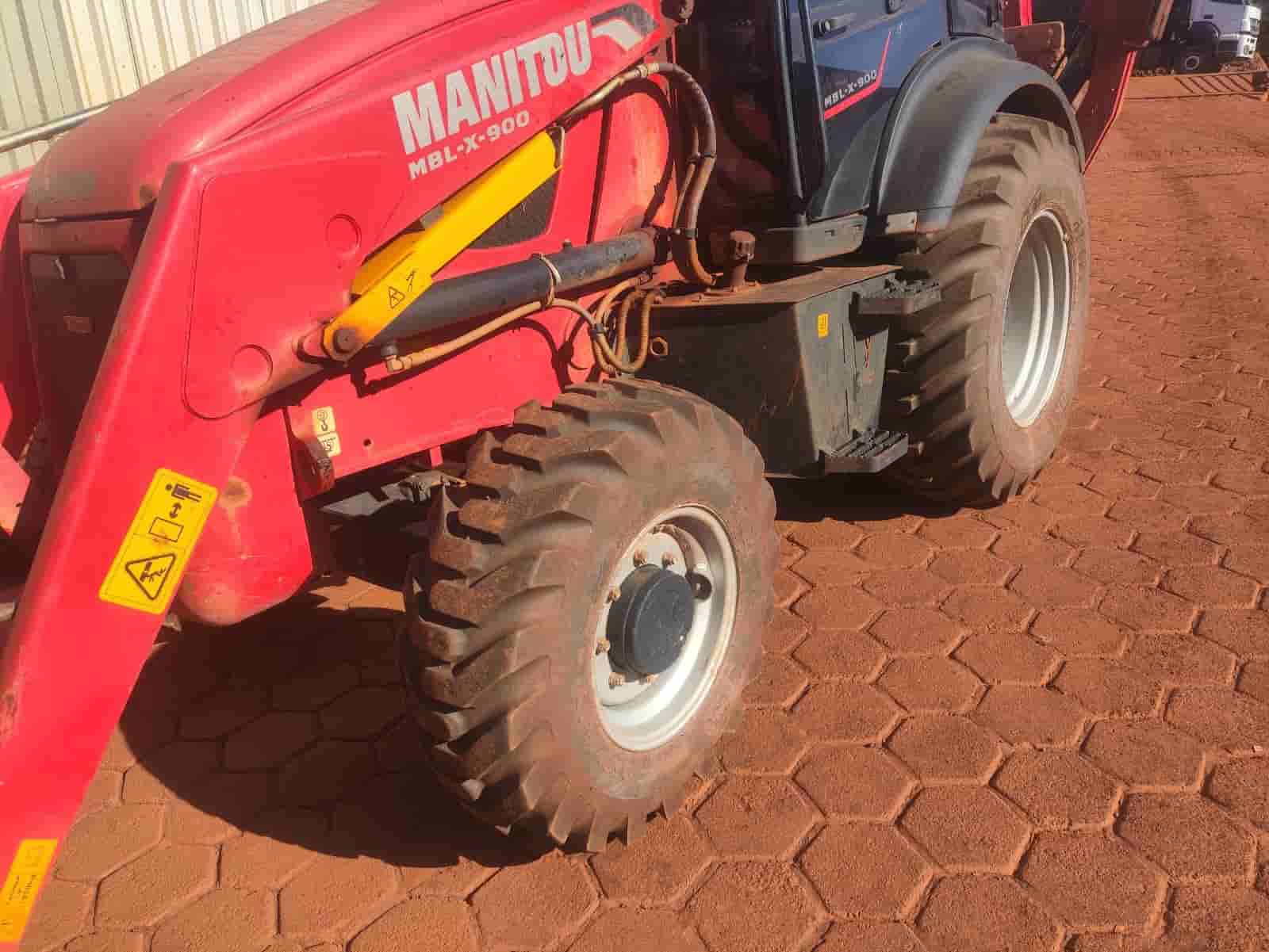 Retroescavadeira Manitou MBL-X-900 2023