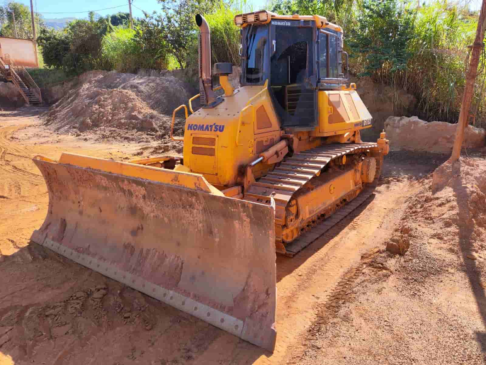Trator de esteira Komatsu D61 2022