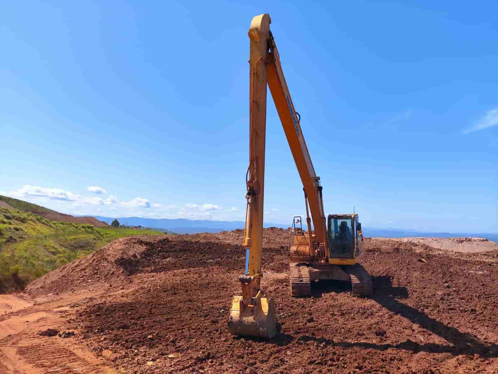 Escavadeira Komatsu PC210 2023