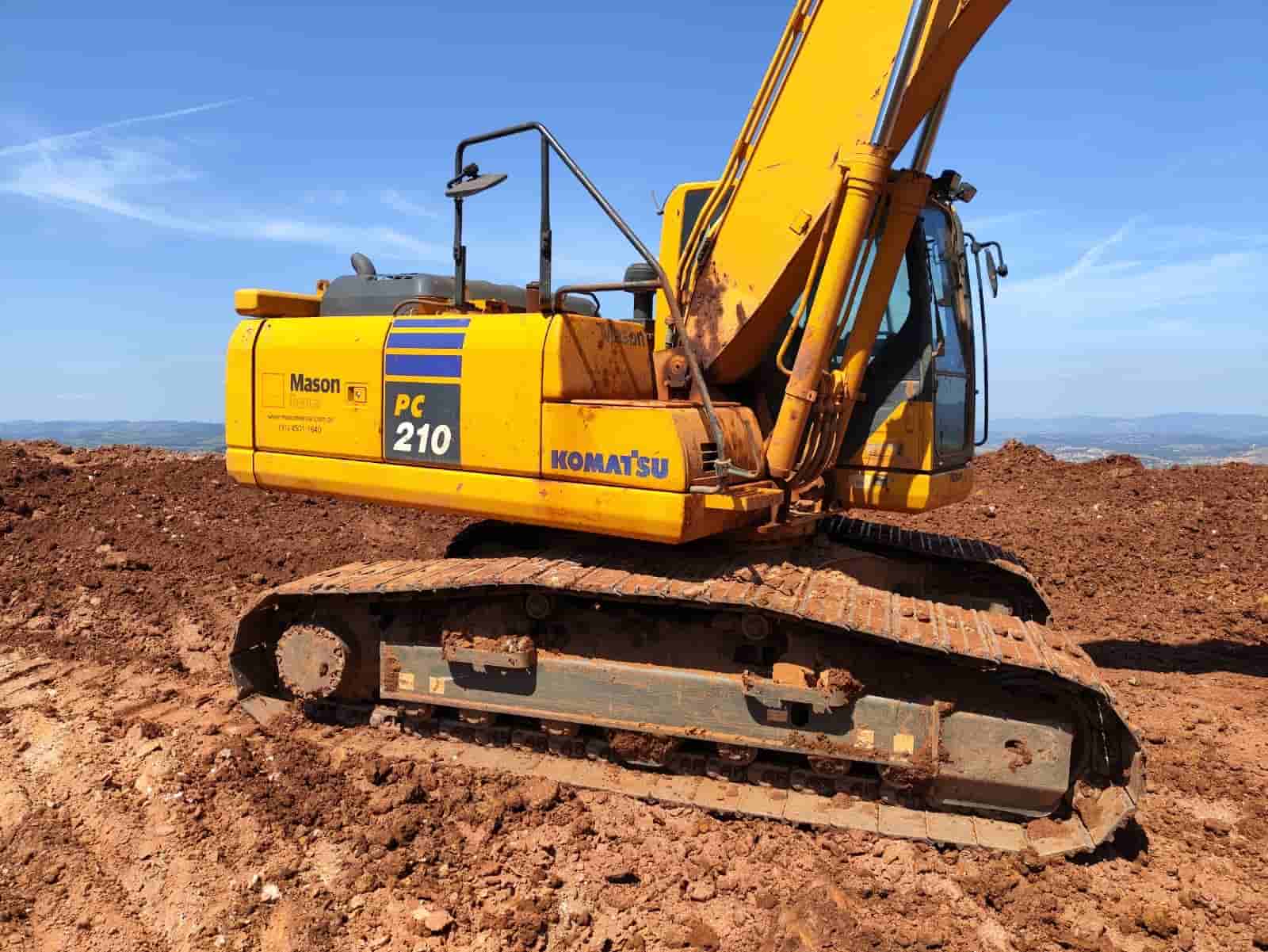Escavadeira Komatsu PC210 2023