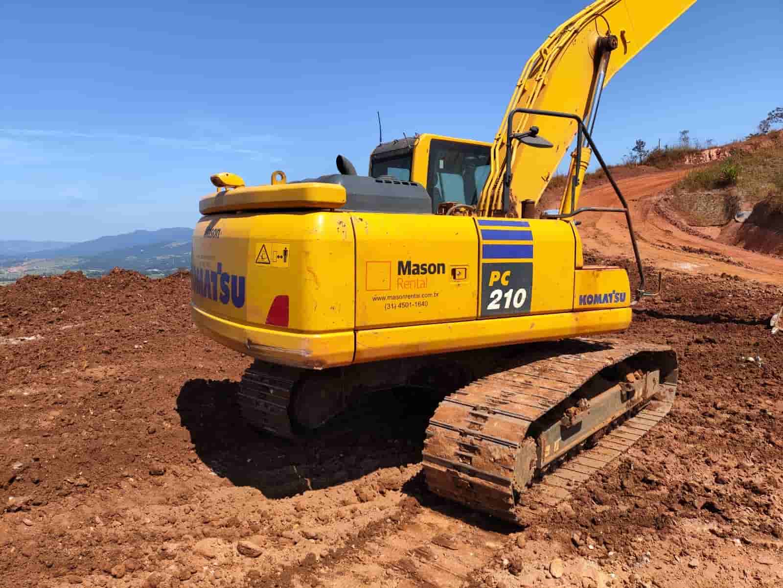 Escavadeira Komatsu PC210 2023