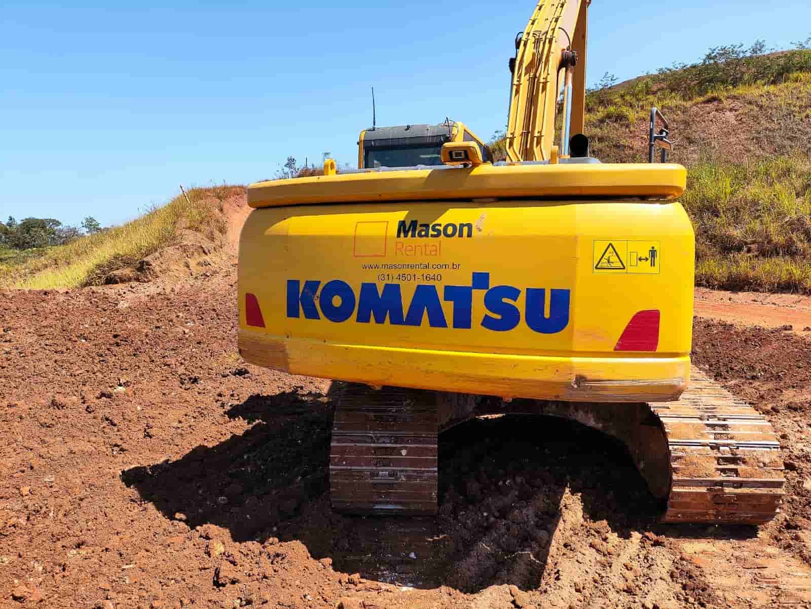 Escavadeira Komatsu PC210 2023