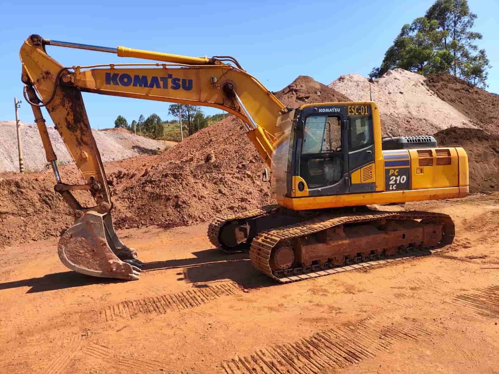 Escavadeira Komatsu PC210 2022