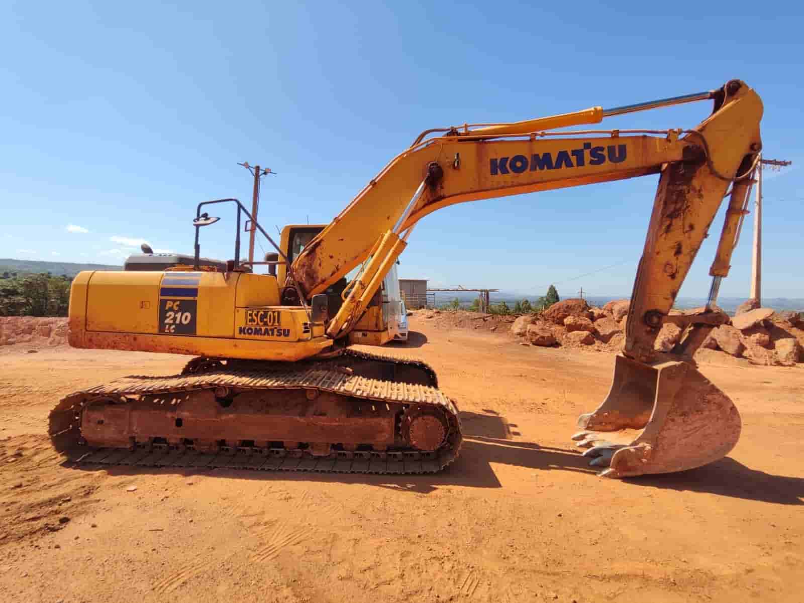 Escavadeira Komatsu PC210 2022