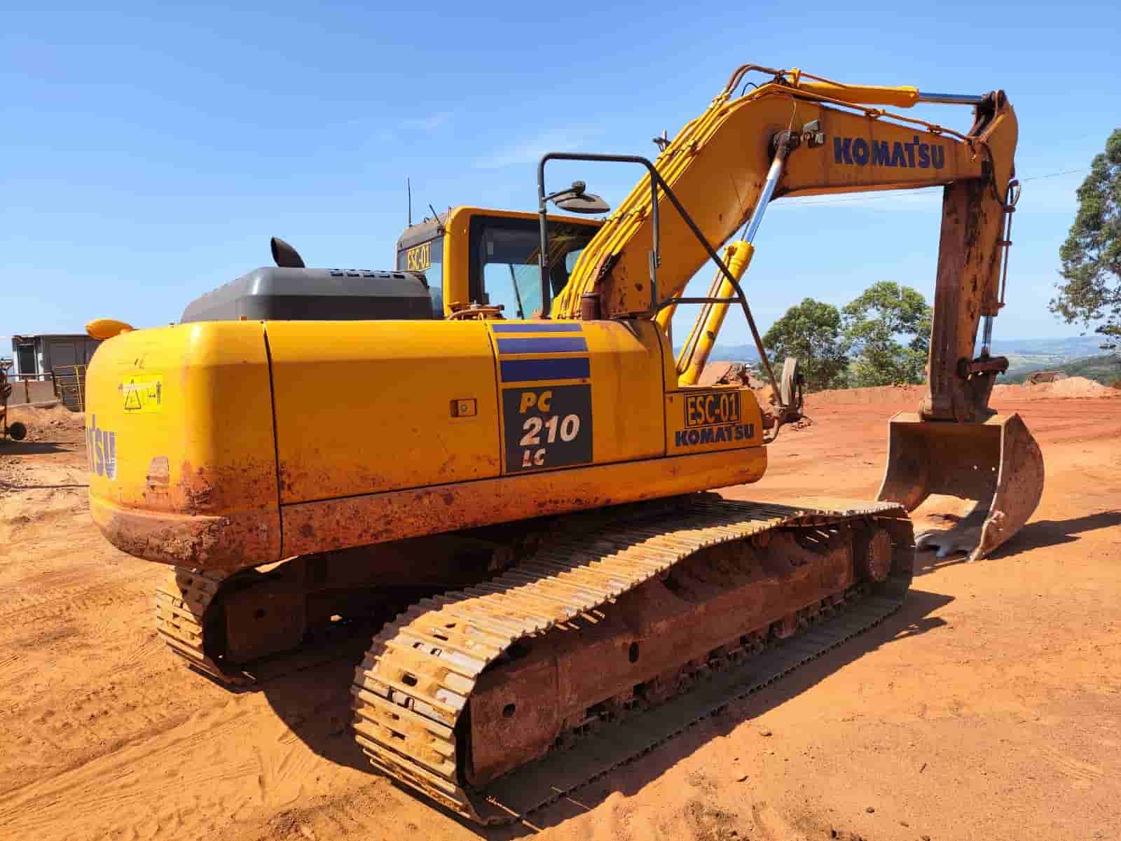 Escavadeira Komatsu PC210 2022