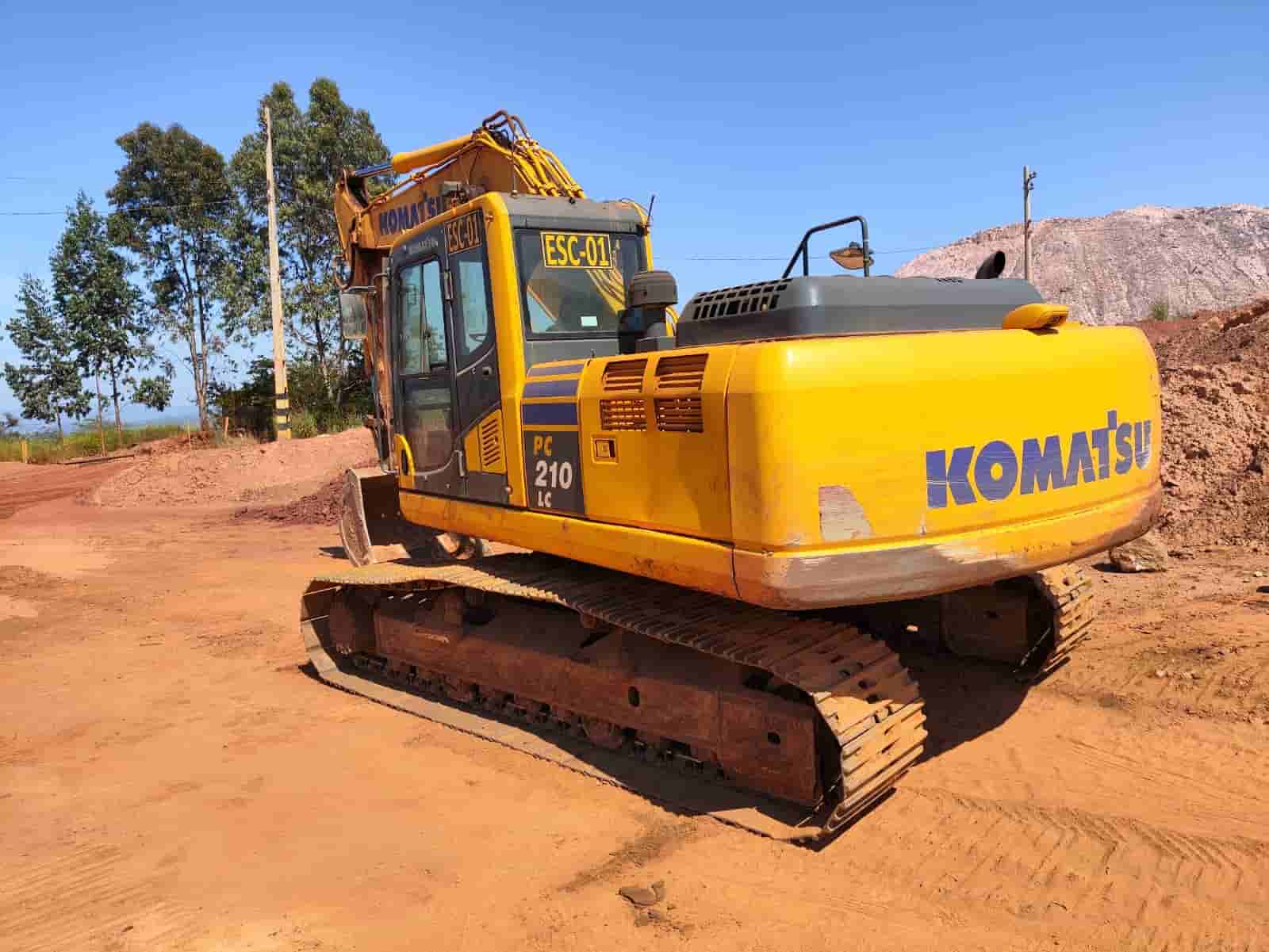 Escavadeira Komatsu PC210 2022