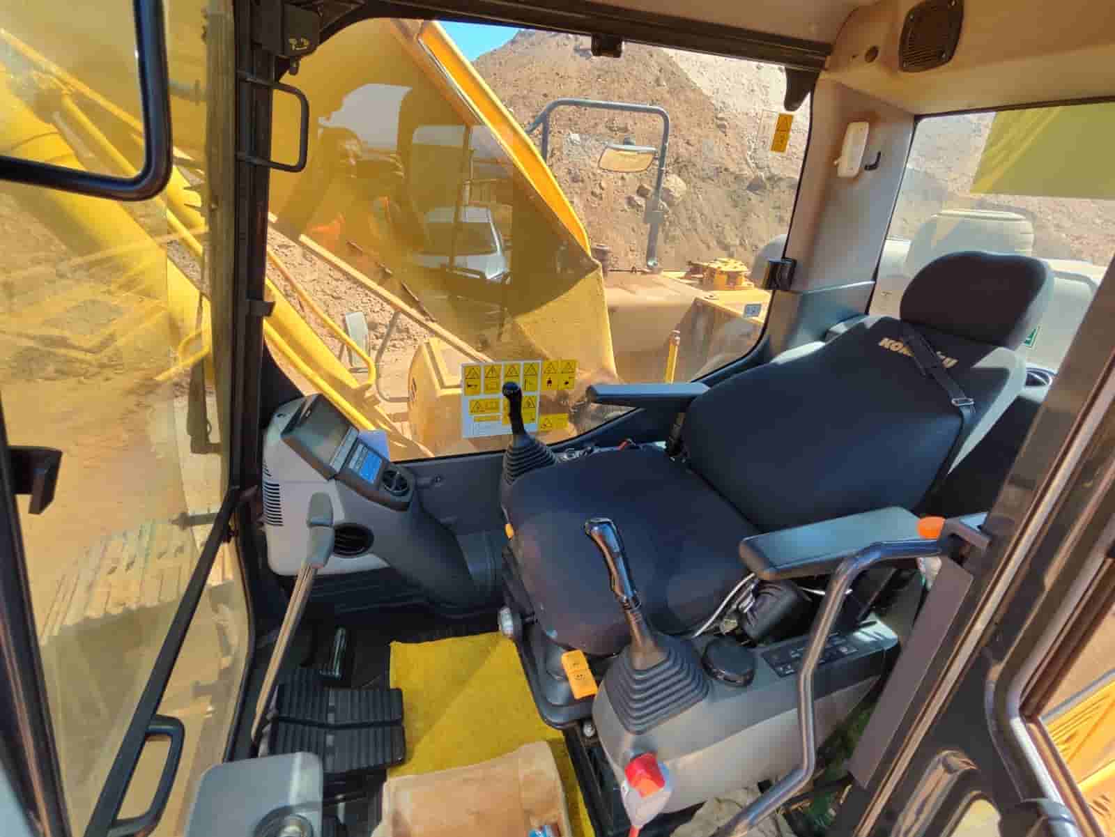 Escavadeira Komatsu PC210 2022